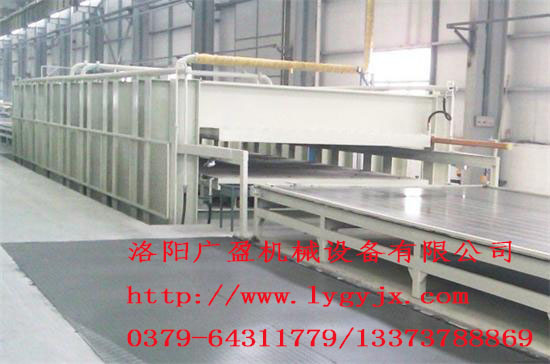 1574302756667593.jpg 冷藏車廂板熱壓機(jī)加水印.jpg